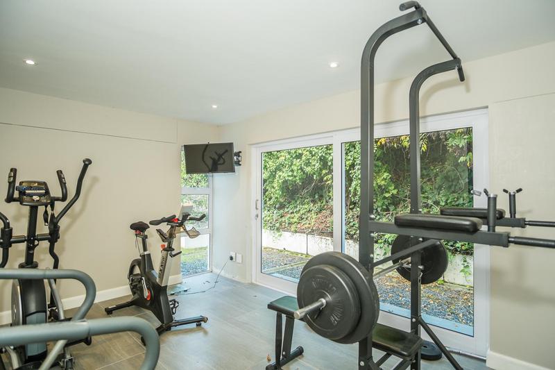 6 Bedroom Property for Sale in Constantia Western Cape